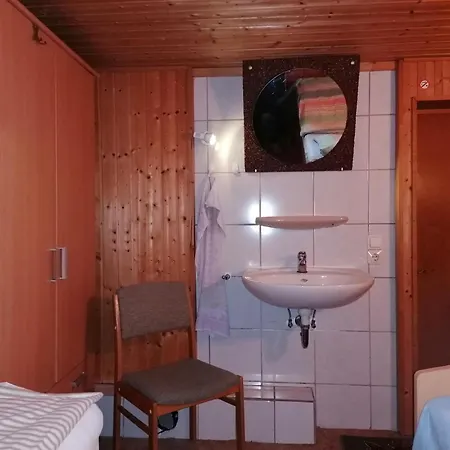 Apartment Monteurwohnung Im Haus Am Waldrand Freital