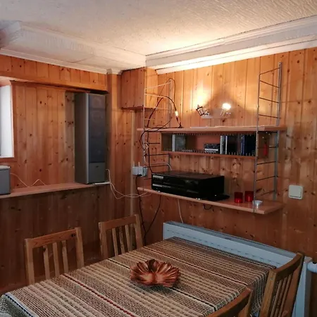 Monteurwohnung Im Haus Am Waldrand Apartment *